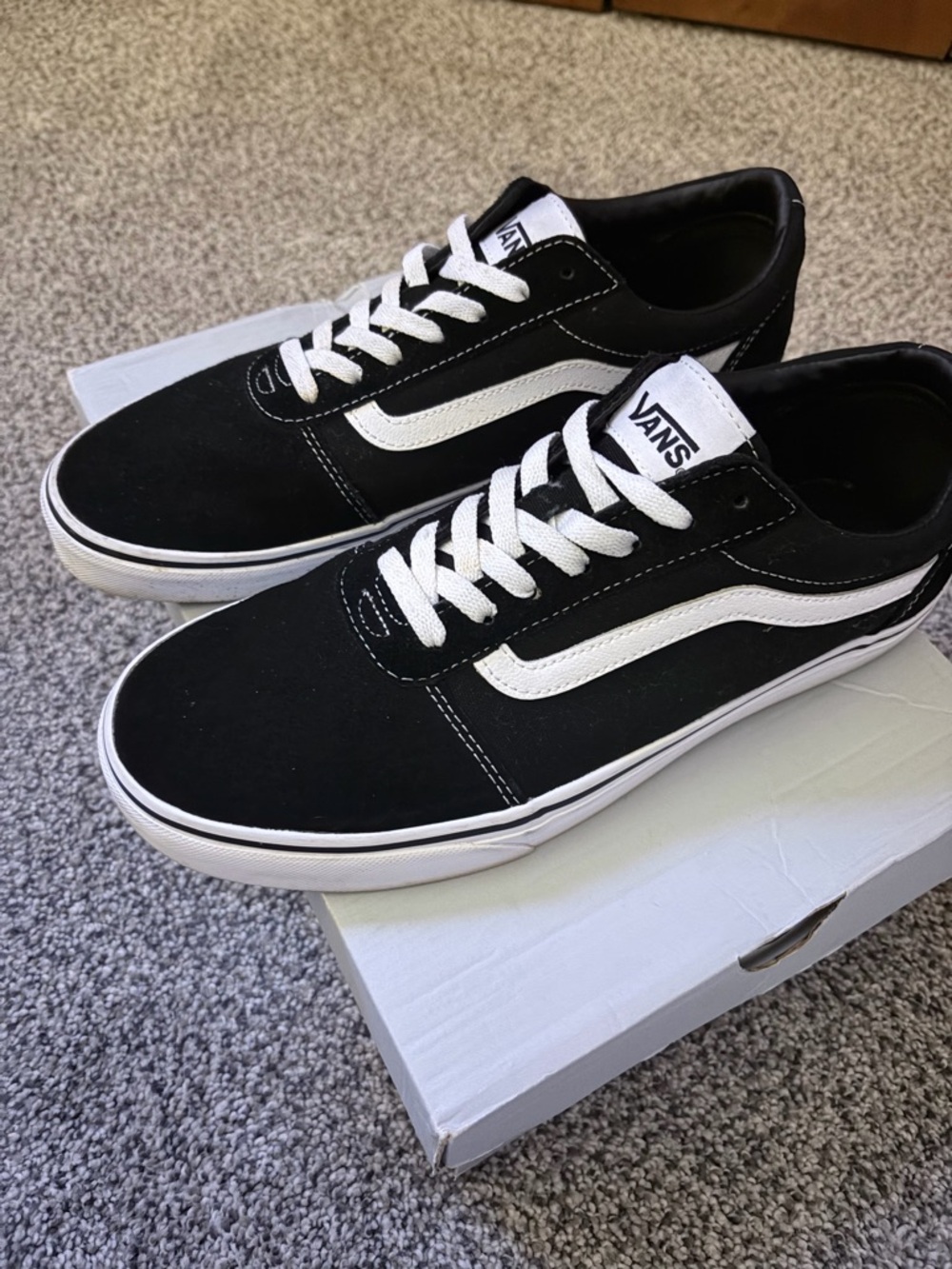 Vans Black and White Old Skool Low Top Sneakers Size 10.5